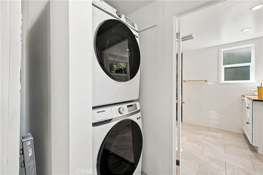 380 10th St, W Property Photo 32