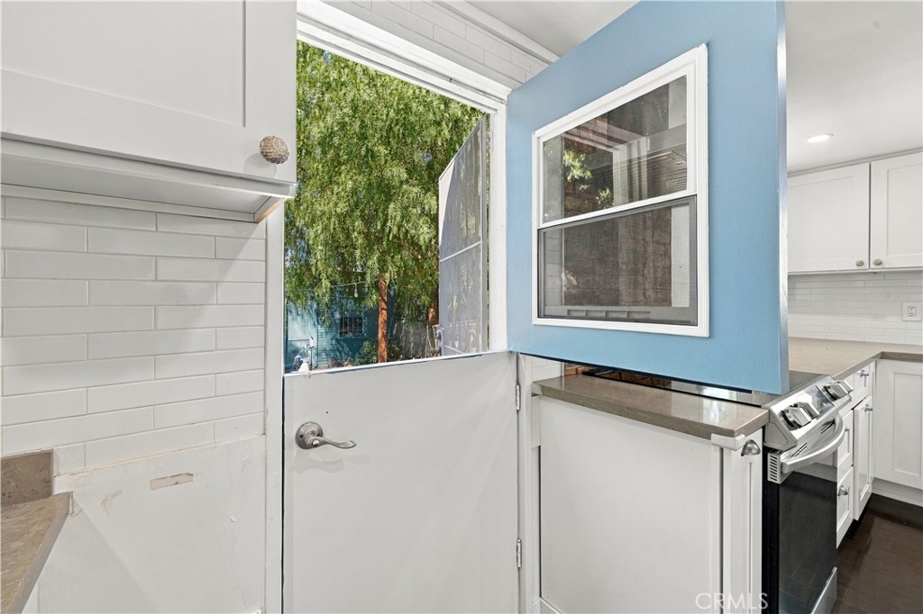 380 10th St, W Property Photo 35