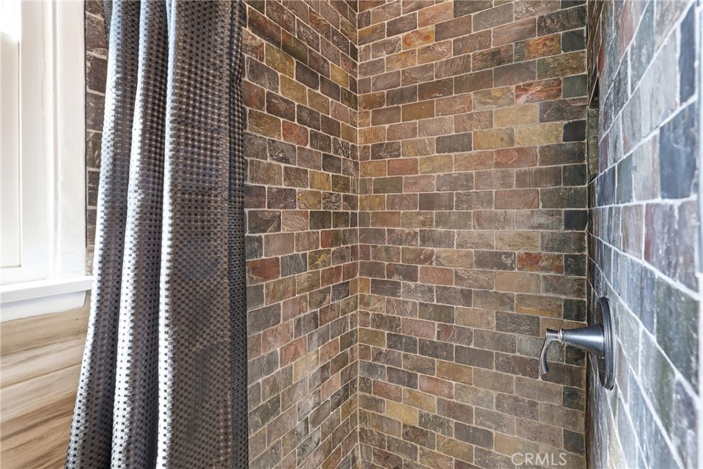 5557 Canehill Avenue Property Photo 15