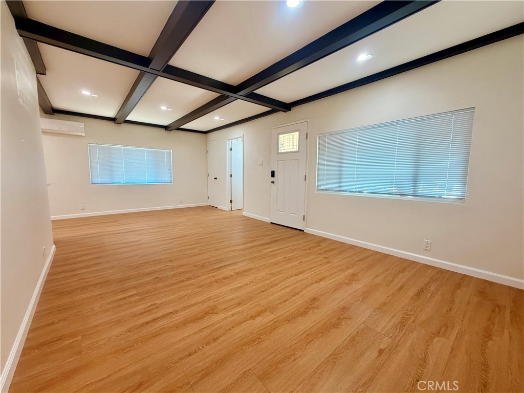 1434 E Sandison Property Photo 4