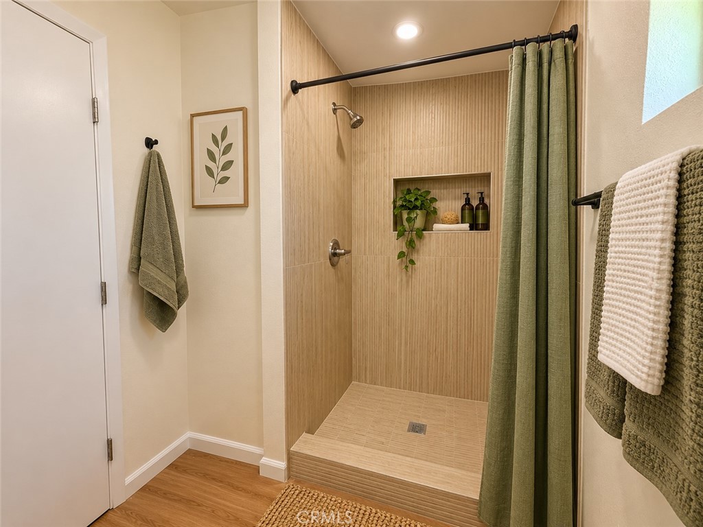 1434 E Sandison Property Photo 9