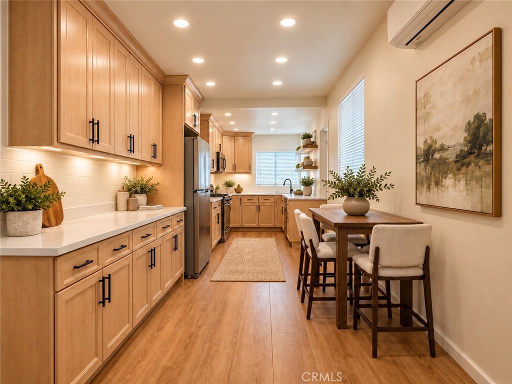 1434 E Sandison Property Photo 11