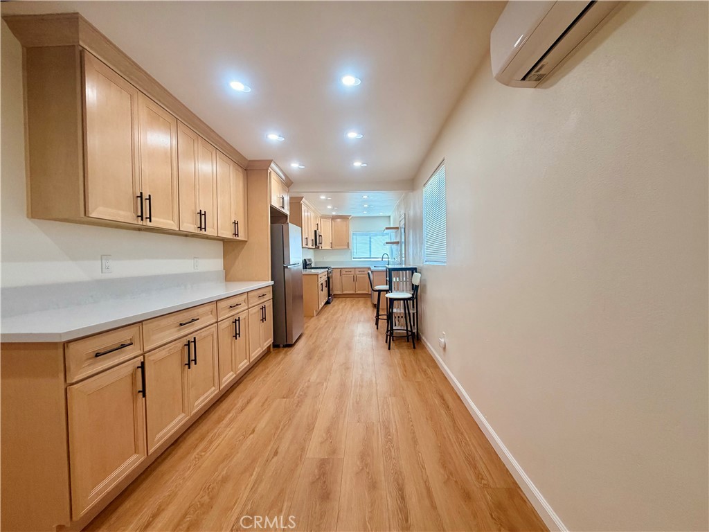 1434 E Sandison Property Photo 12