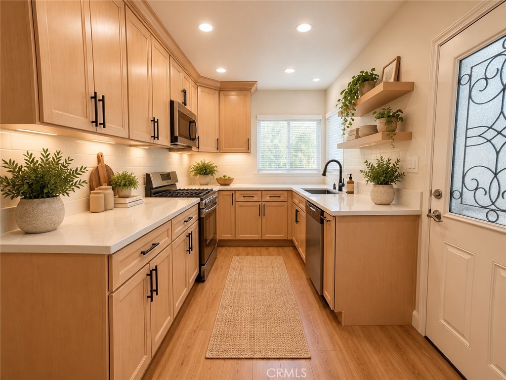 1434 E Sandison Property Photo 13