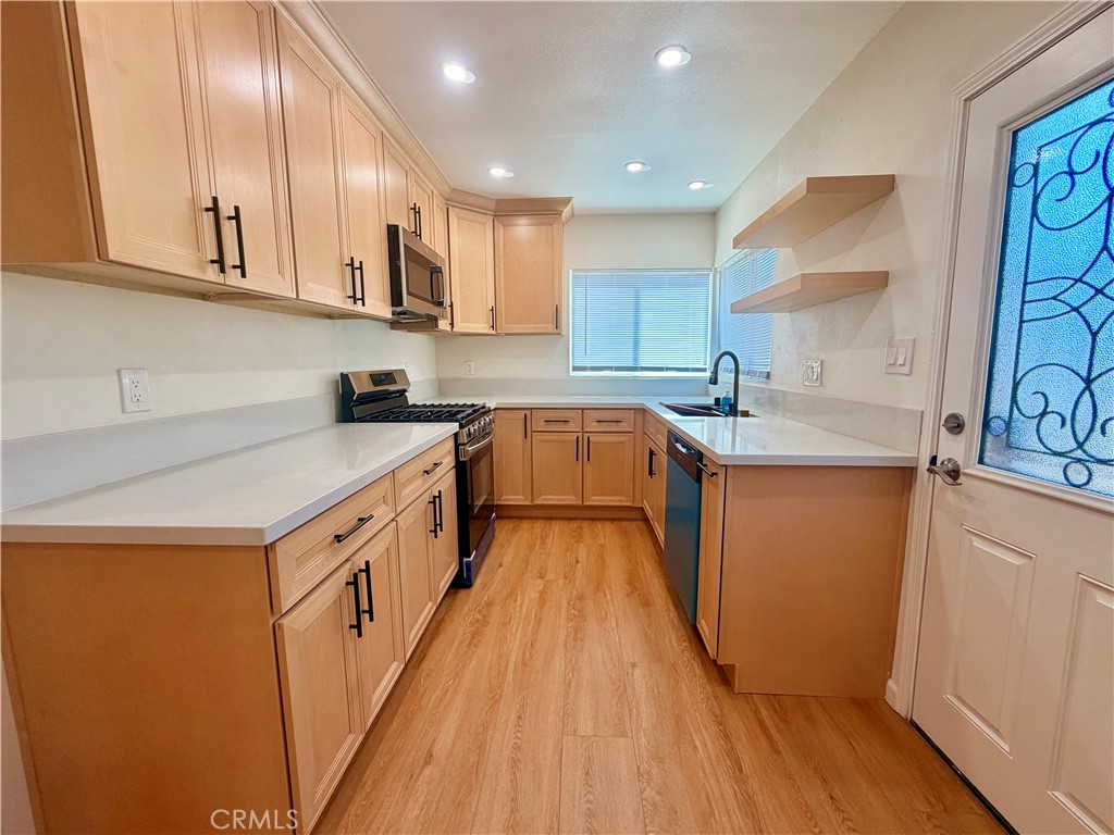 1434 E Sandison Property Photo 14