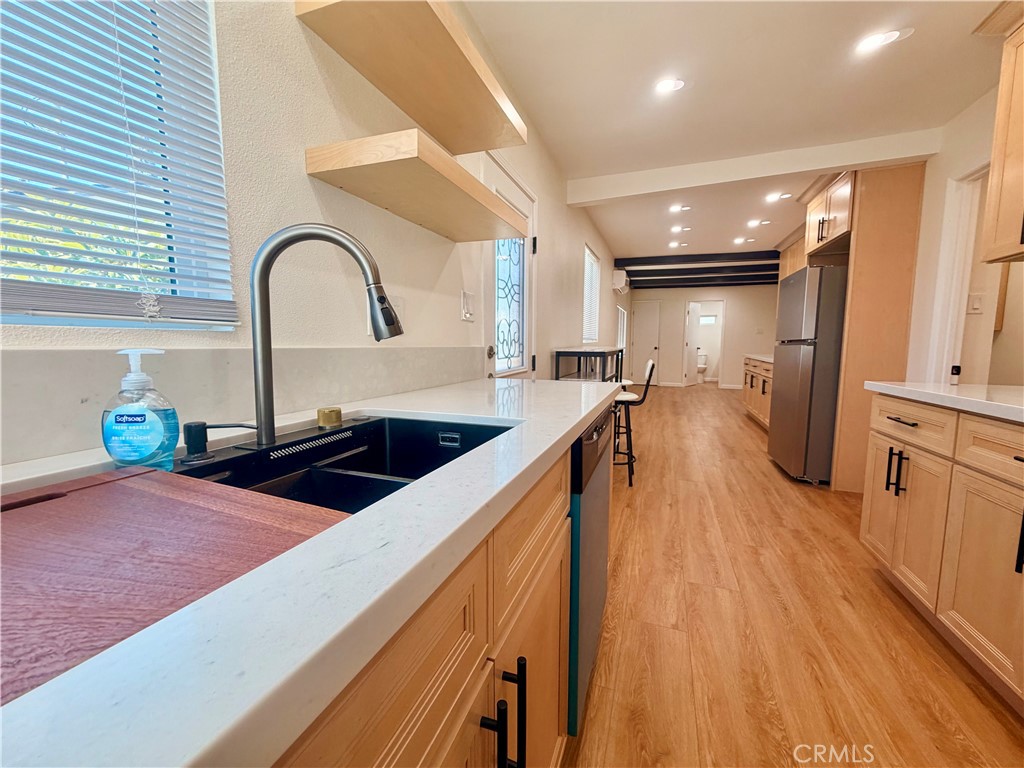 1434 E Sandison Property Photo 16