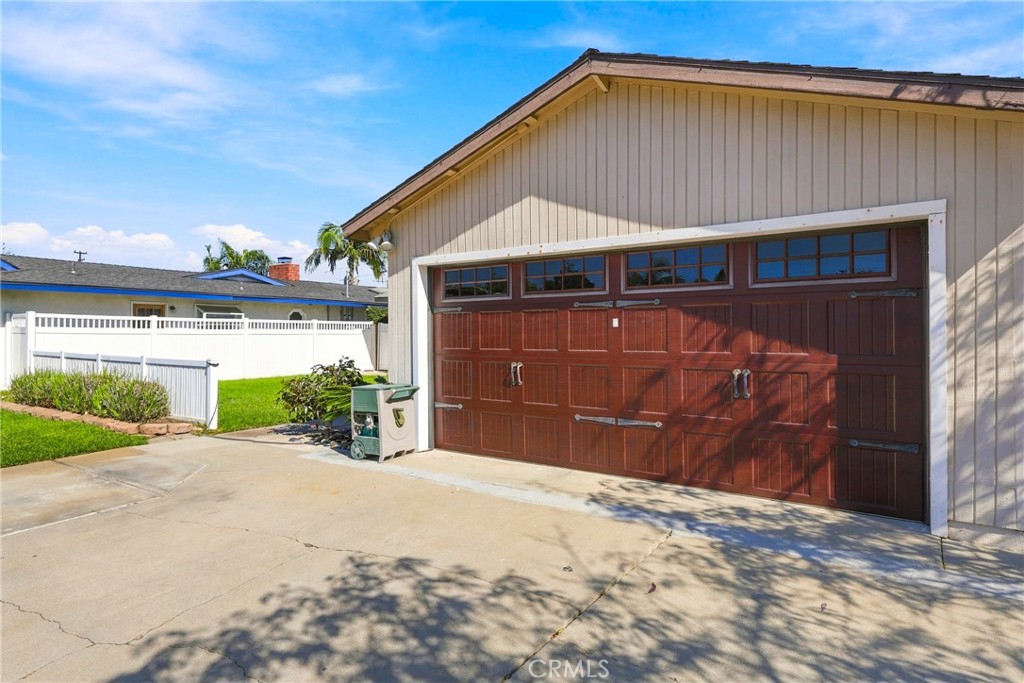 6211 San Ramon Way Property Photo 3