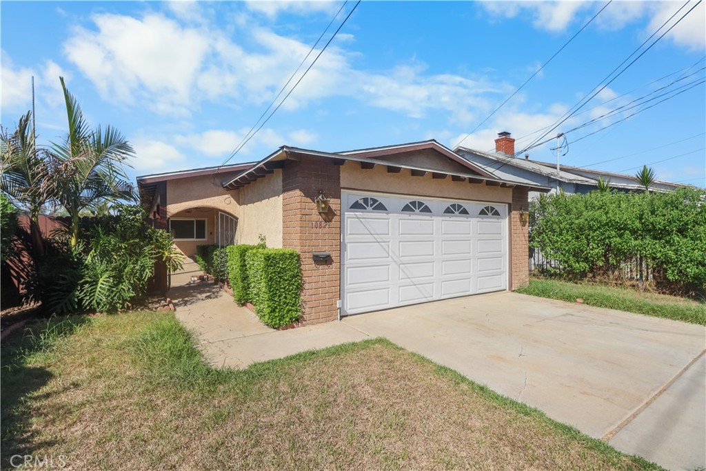 10829 Firmona Avenue Property Photo 3