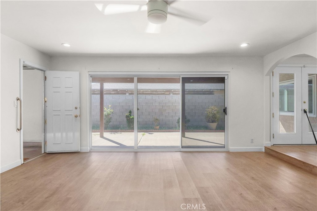10829 Firmona Avenue Property Photo 7