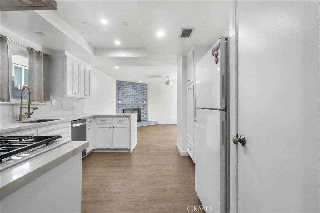 10829 Firmona Avenue Property Photo 11