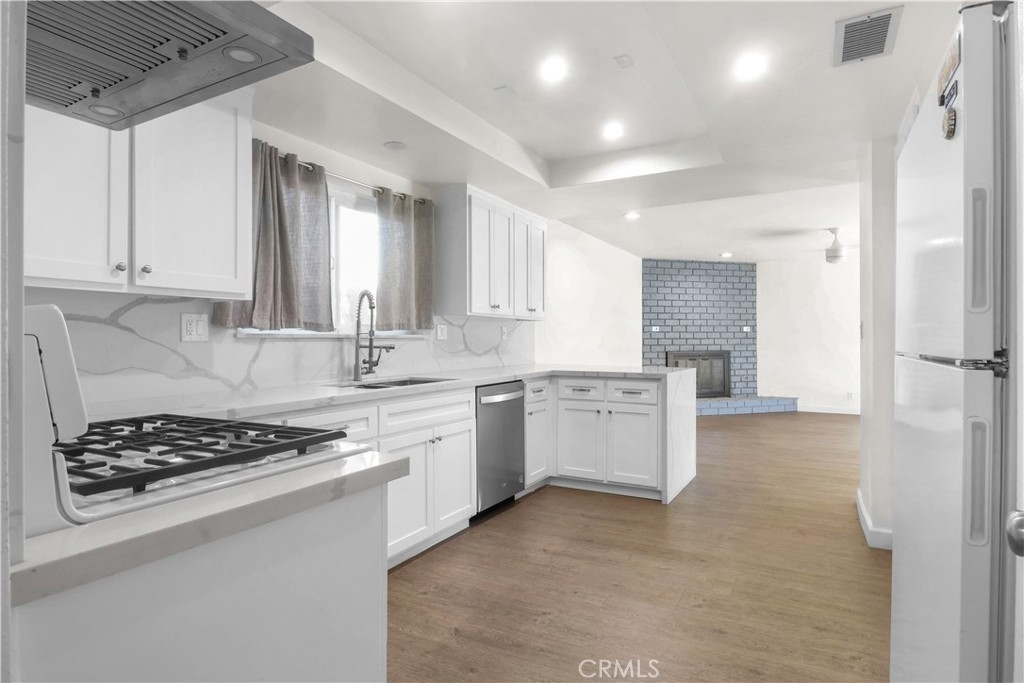 10829 Firmona Avenue Property Photo 12