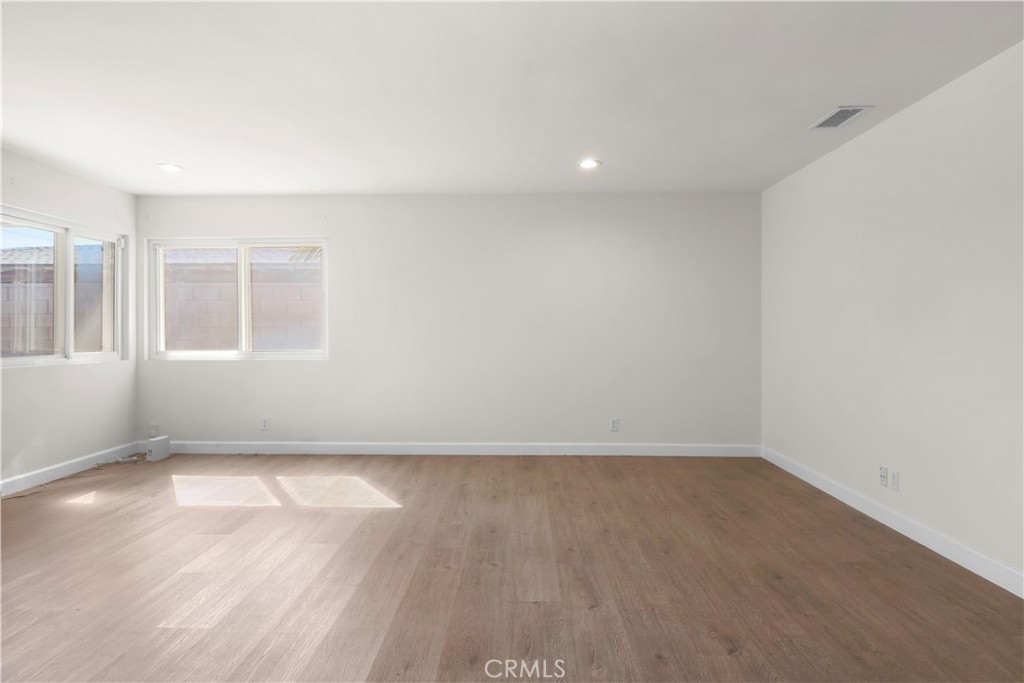 10829 Firmona Avenue Property Photo 18