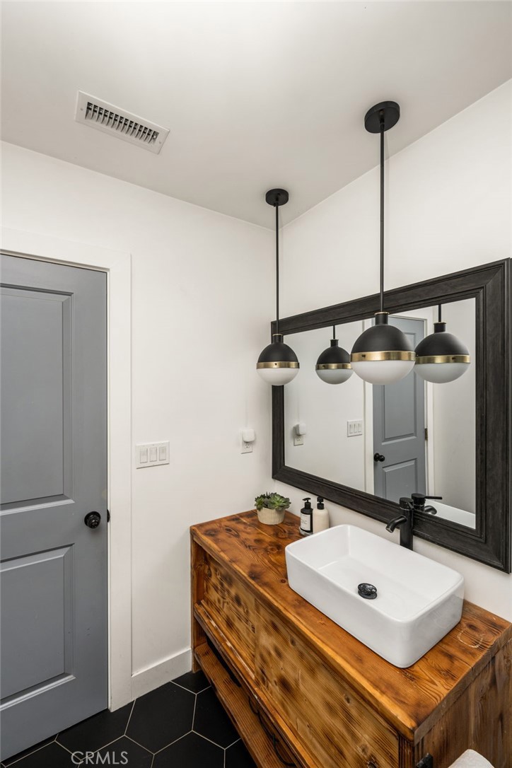 2071 Tevis Property Photo 34