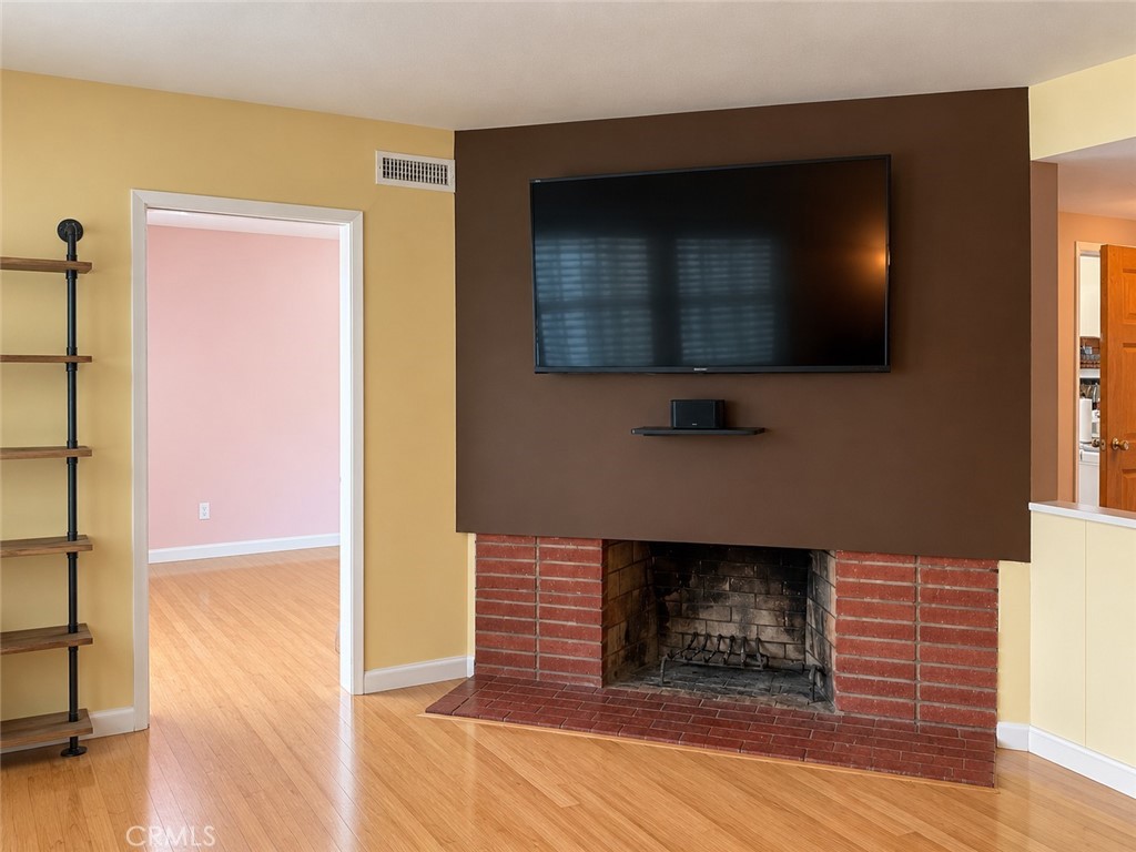10709 S 8th Avenue Property Photo 3