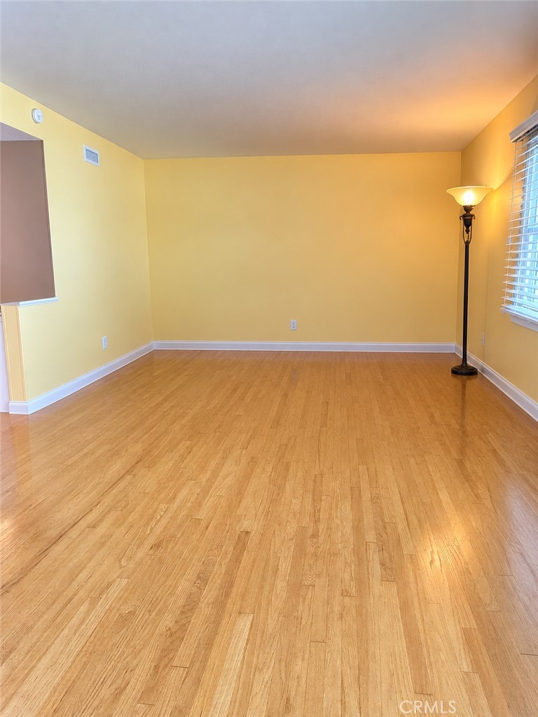 10709 S 8th Avenue Property Photo 4