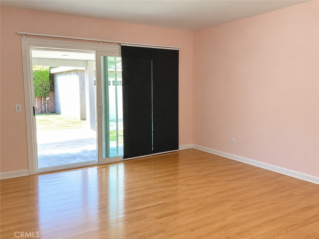 10709 S 8th Avenue Property Photo 5