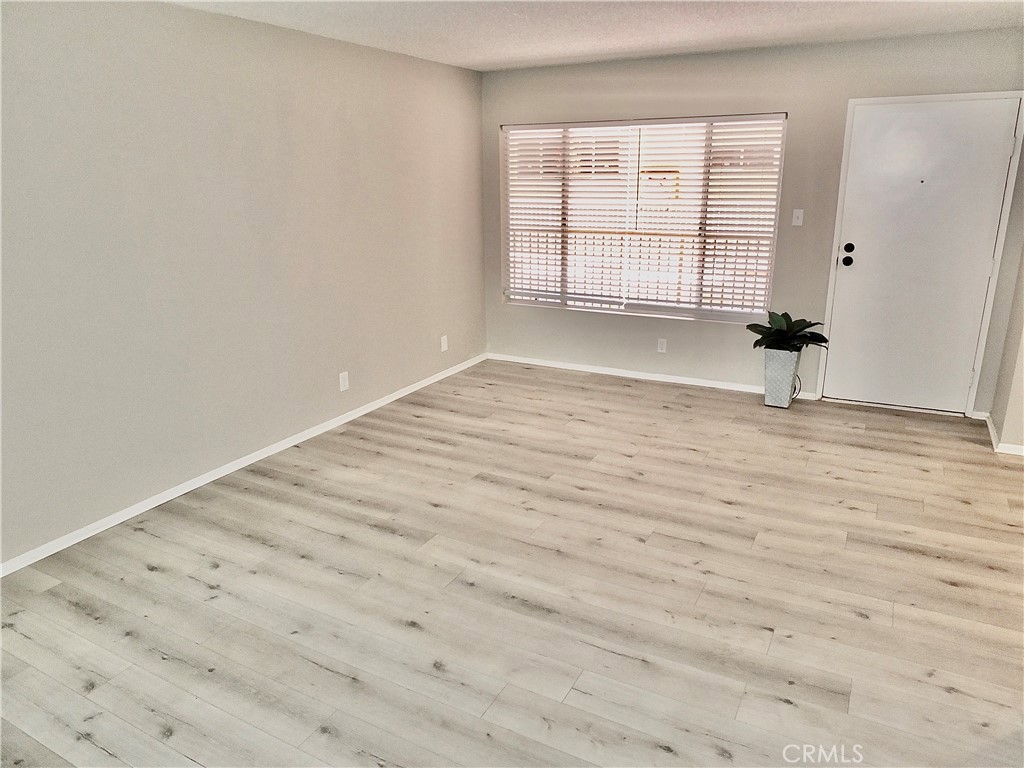 545 Chestnut Avenue 203 Property Photo 3
