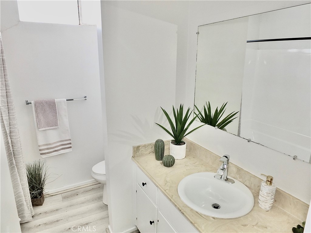 545 Chestnut Avenue 203 Property Photo 5
