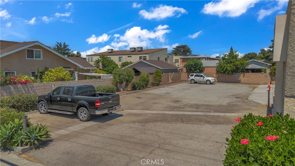 9721 Flower Property Photo 7