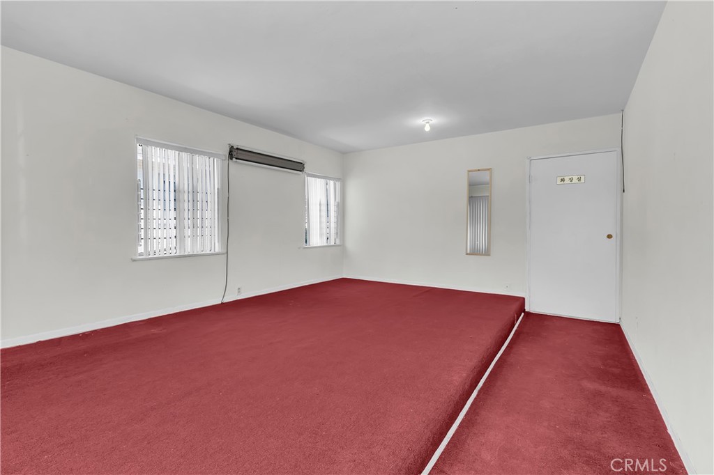 9707 Flower Property Photo 13