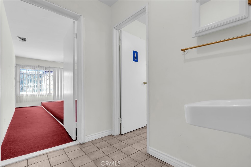 9707 Flower Property Photo 15