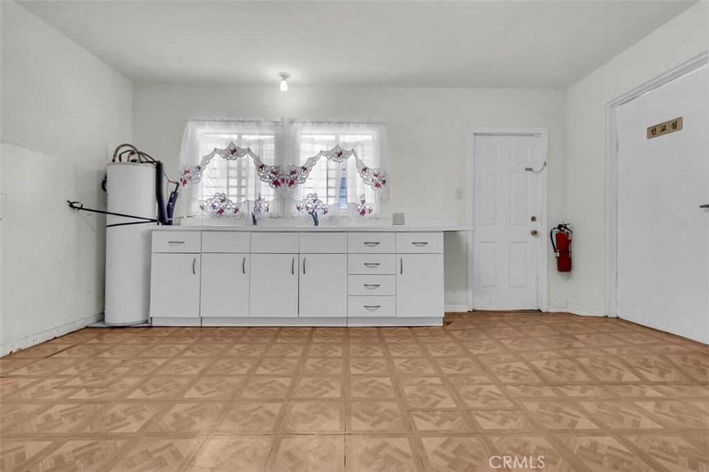 9707 Flower Property Photo 18