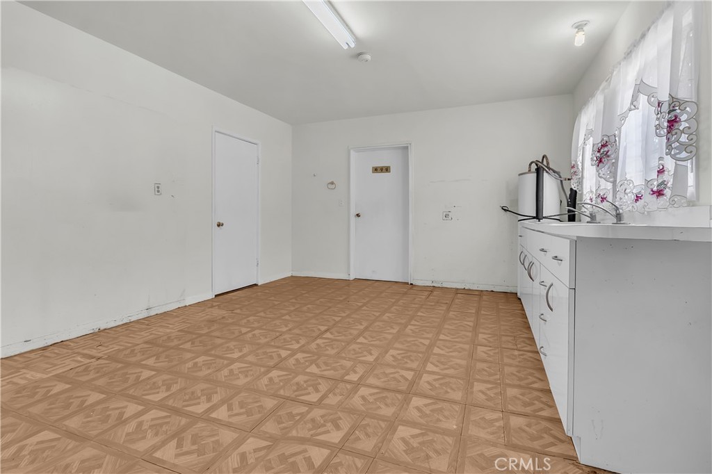 9707 Flower Property Photo 19