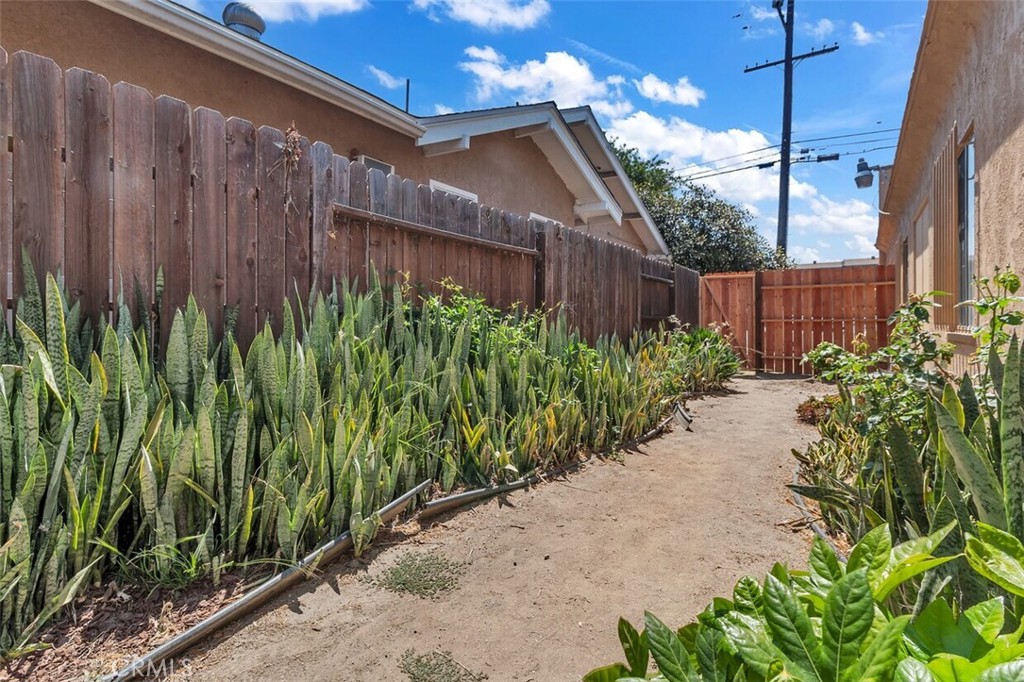 9707 Flower Property Photo 30