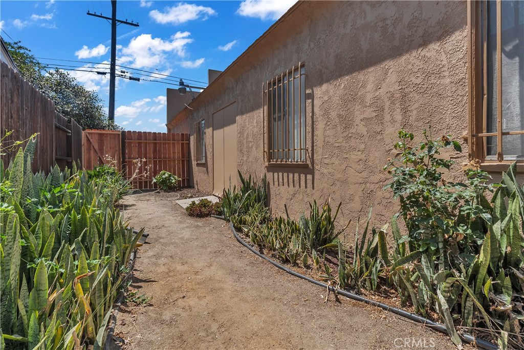 9707 Flower Property Photo 31