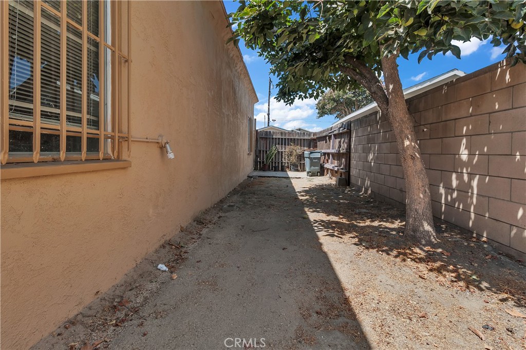 9707 Flower Property Photo 32