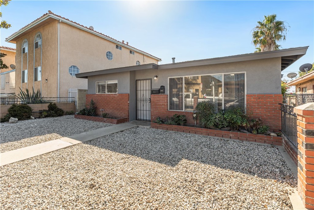 1074 252nd Property Photo 2