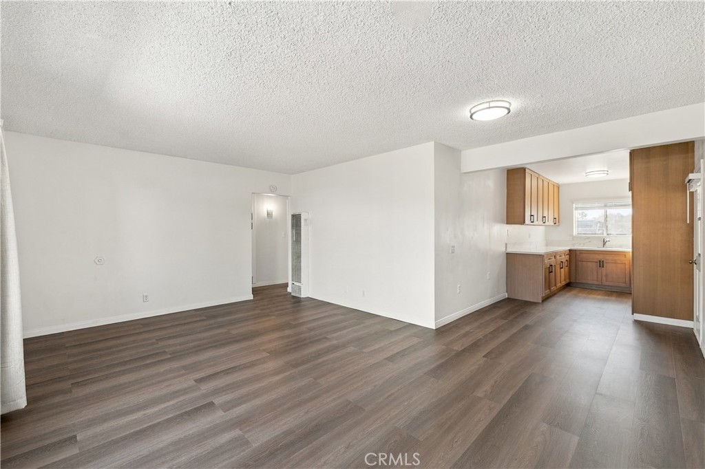 1074 252nd Property Photo 6