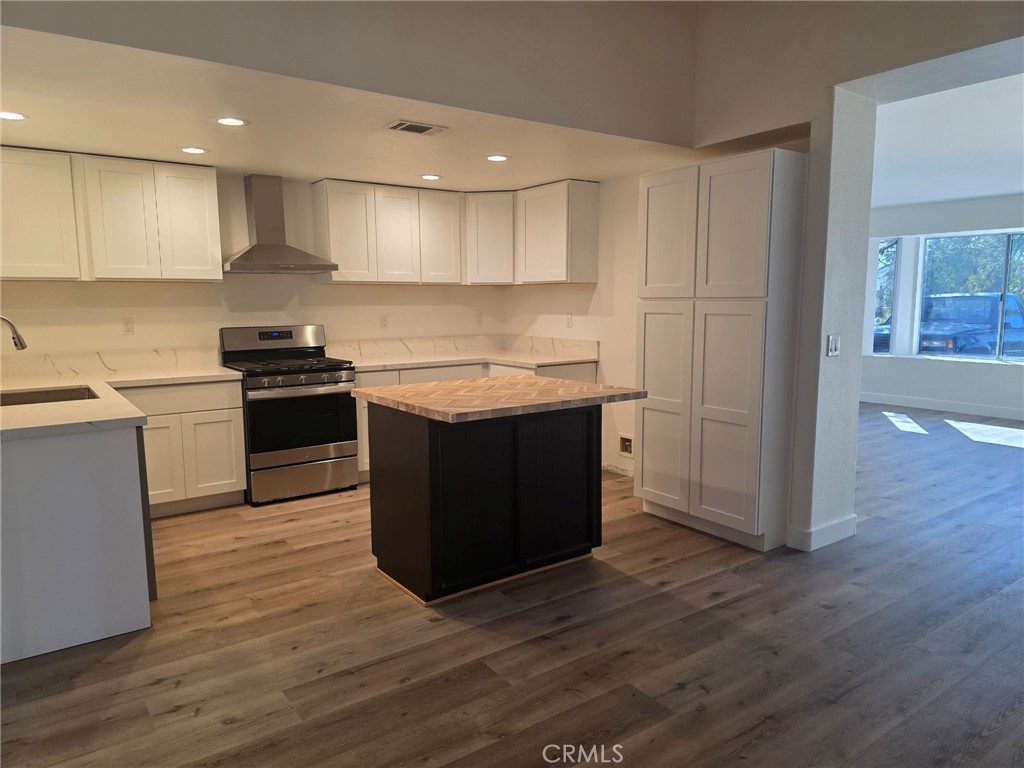 20895 Perry Street Property Photo 6