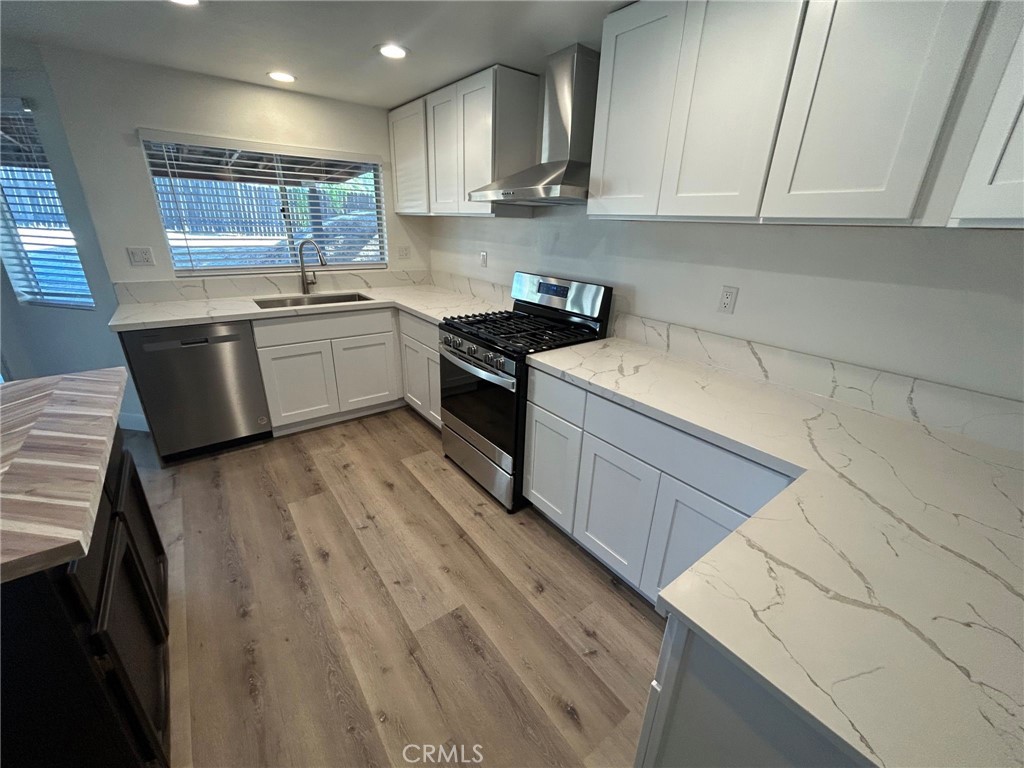 20895 Perry Street Property Photo 8