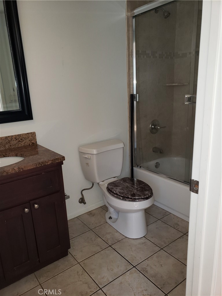 14537 Archwood Street 302 Property Photo 8