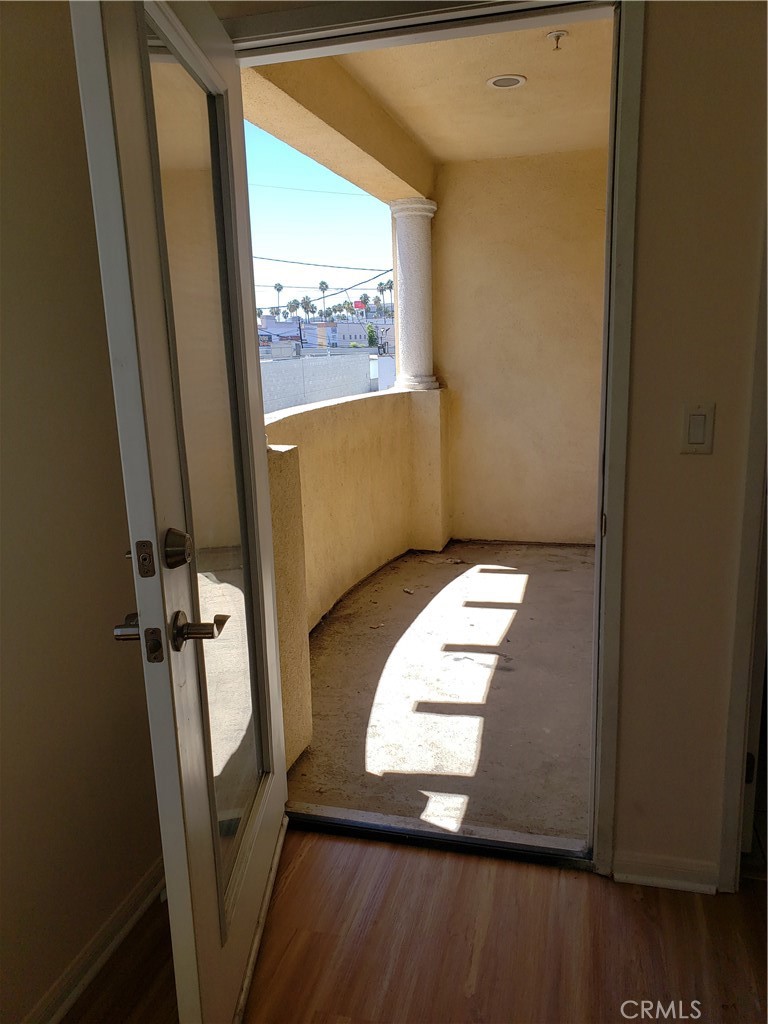 14537 Archwood Street 302 Property Photo 9