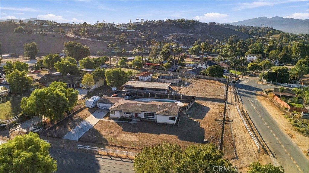 1280 1st Property Photo 5