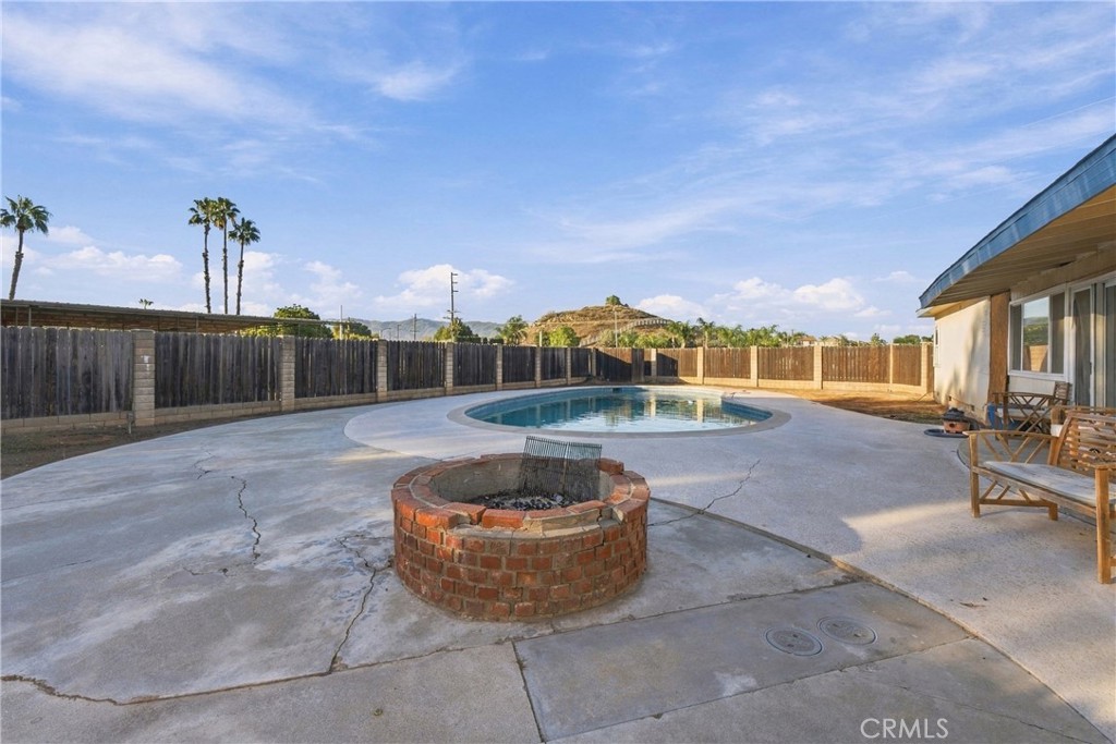 1280 1st Property Photo 18
