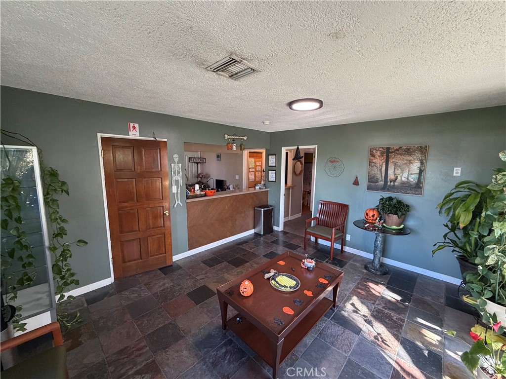 718 N Euclid Property Photo 9