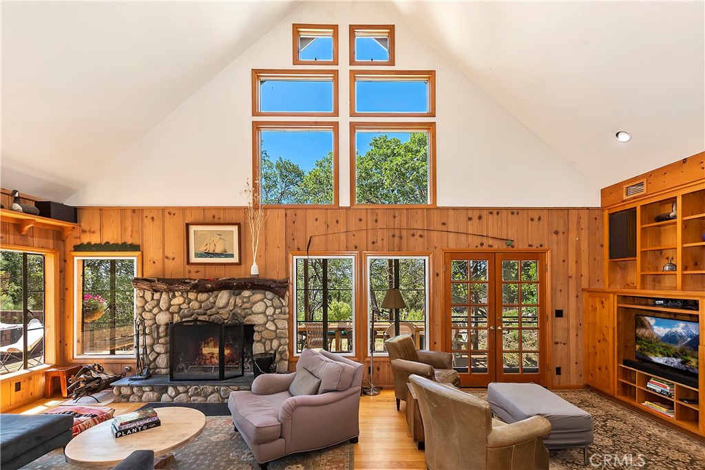 1570 Lupin Road Property Photo 4