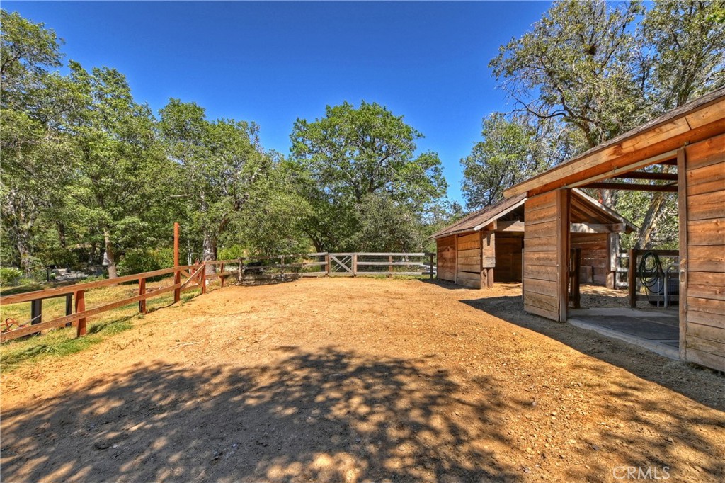 1570 Lupin Road Property Photo 43