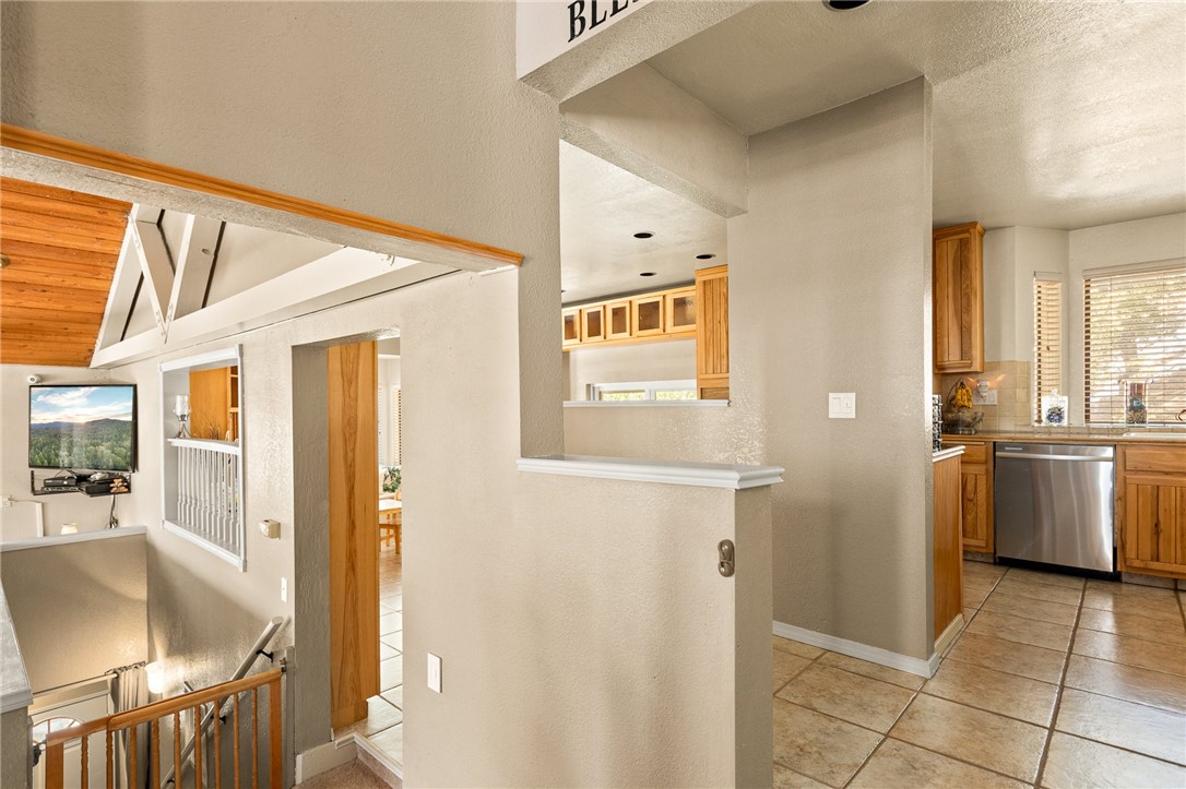 27596 N Bay Road Property Photo 12
