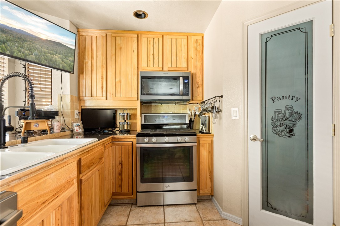 27596 N Bay Road Property Photo 14