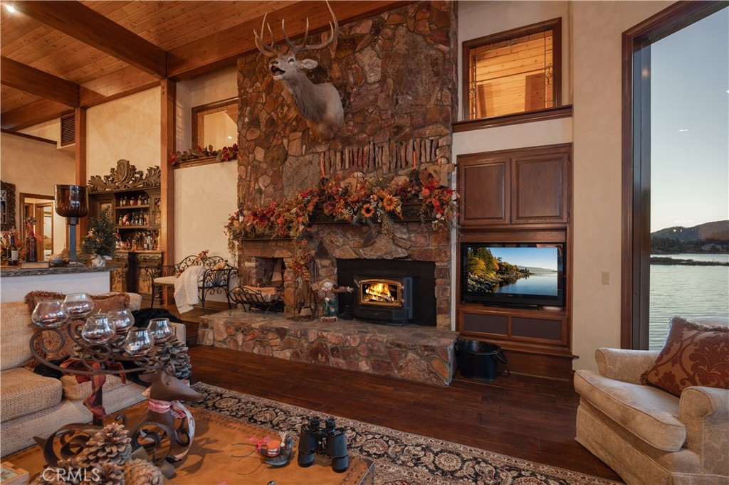 655 Cove Drive Property Photo 7