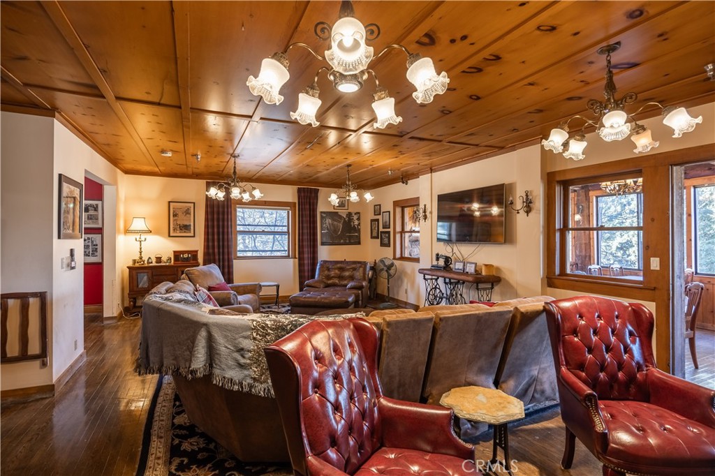869 Knickerbocker Road Property Photo 7