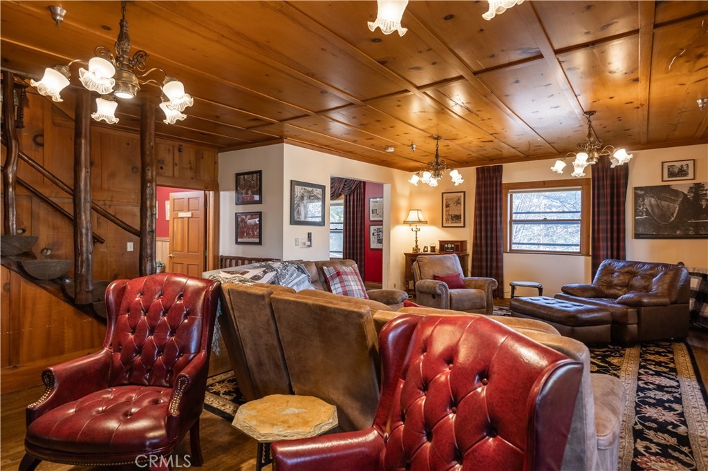 869 Knickerbocker Road Property Photo 8