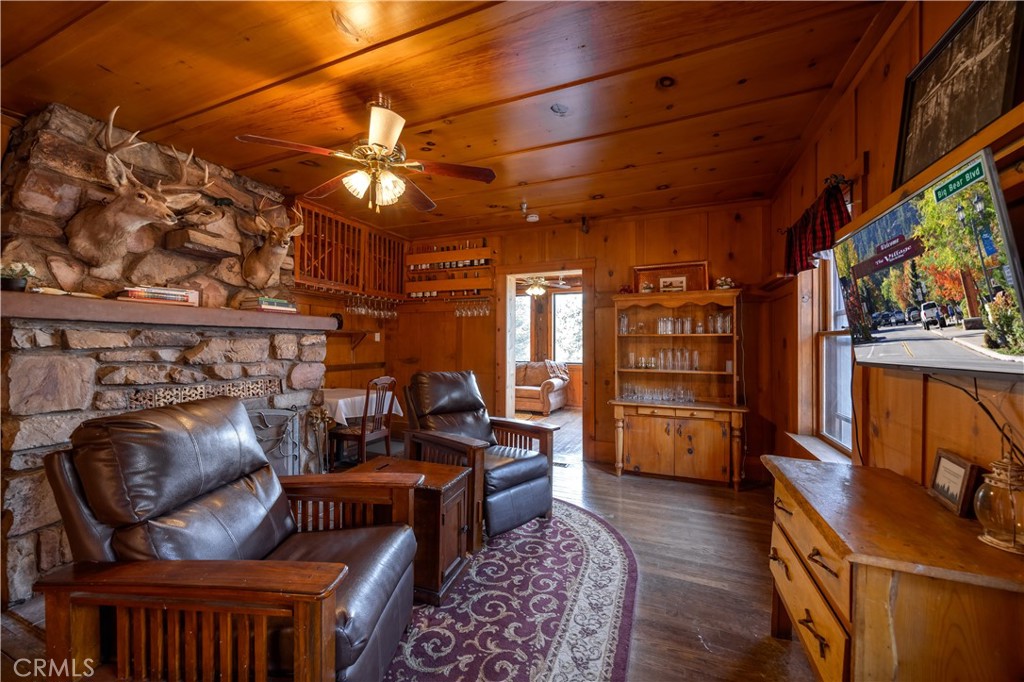 869 Knickerbocker Road Property Photo 12