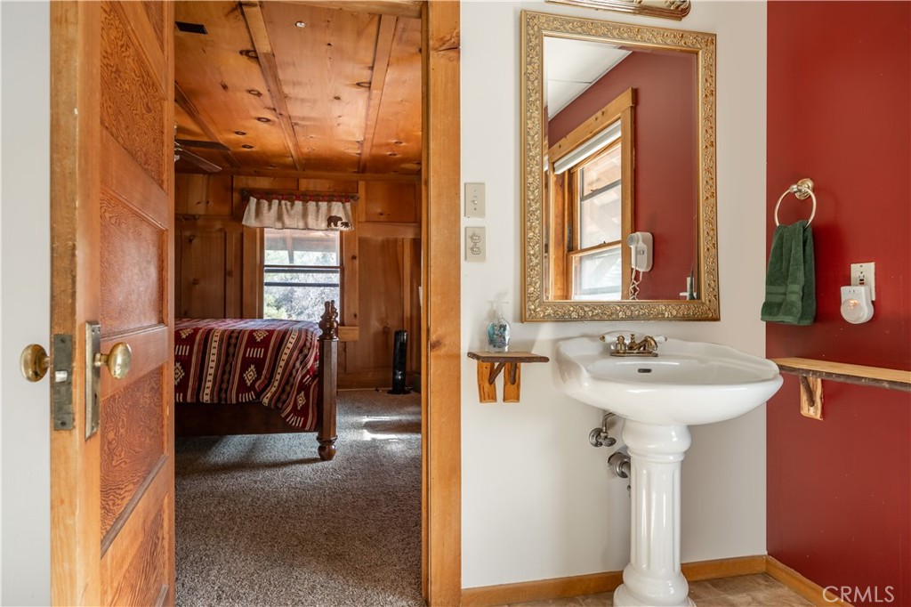 869 Knickerbocker Road Property Photo 24