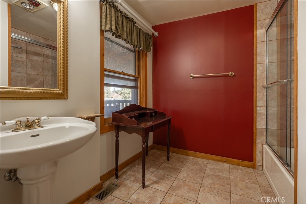 869 Knickerbocker Road Property Photo 28