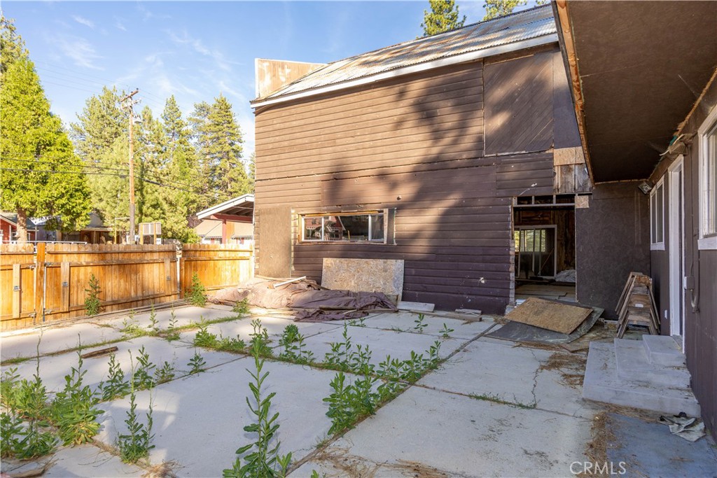 39211 N Shore Drive Property Photo 9